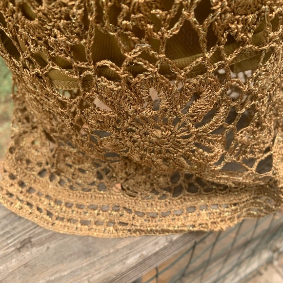 Cable & Gauge burnt gold crochet layered( with cami) neutral pullover sweater - Picture 8 of 12